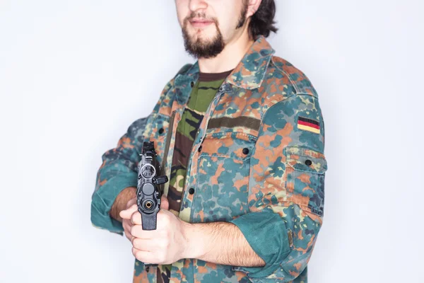 Wapen in de handen van een guerrilla-fighter — Stockfoto