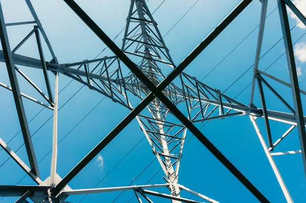 Elektryczność Pylon Krajowej Sieci Energetycznej Słoneczny Dzień — Zdjęcie stockowe