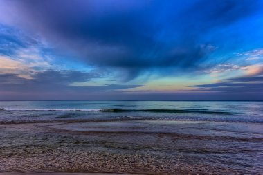 Denizde şafak vakti