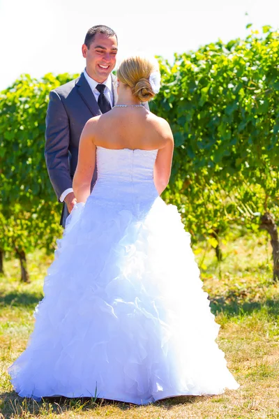 Bride and Groom First Look — Stock Photo, Image