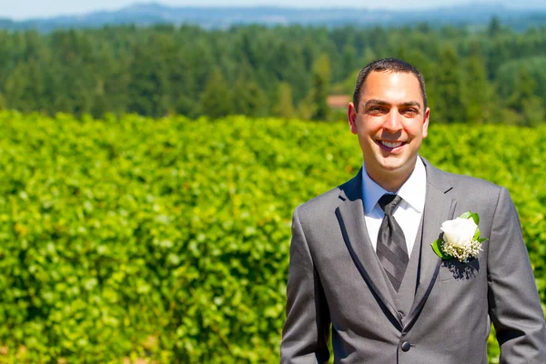 Schöner Bräutigam Hochzeitstag — Stockfoto