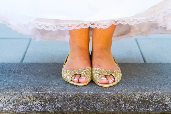 Braut an ihrem Hochzeitstag — Stockfoto