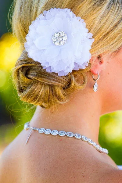 Braut an ihrem Hochzeitstag — Stockfoto