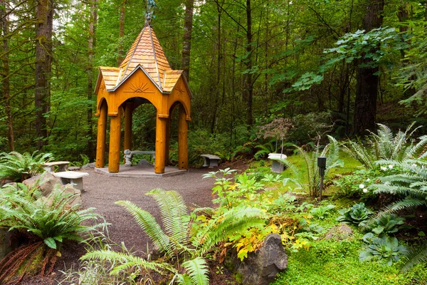 Jardim de madeira Gazebo — Fotografia de Stock