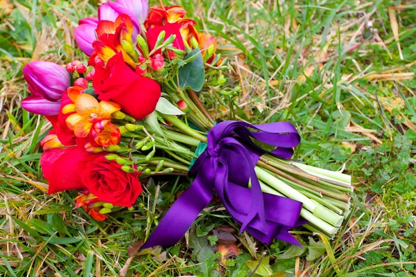 Bride's Bouquet Red & Purple — Stock Photo, Image