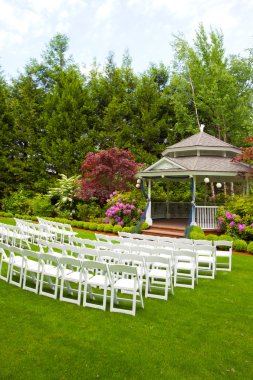 düğün mekanı ve sandalyeler