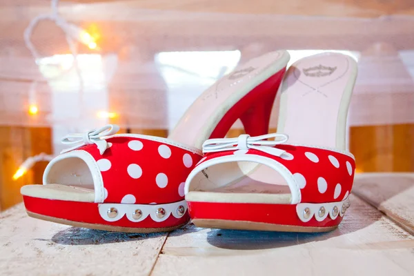 Sapatos de casamento vermelho e branco — Fotografia de Stock