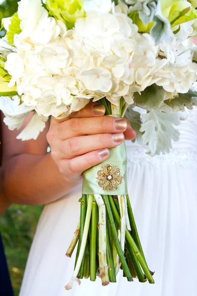 Bruiloft boeket en broche — Stockfoto