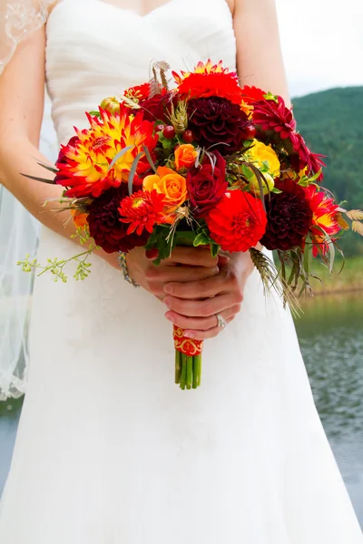 Bride Holding Bouquet — Stock Photo, Image