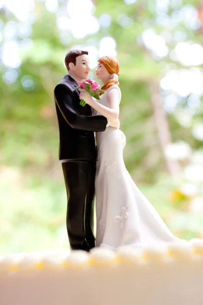 Gâteau de mariée et de marié — Photo