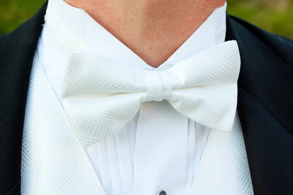 흰색 bowtie 신랑 — 스톡 사진