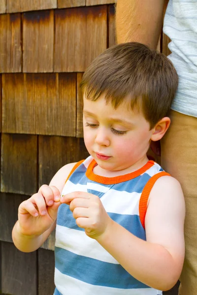 Jongen spelen — Stockfoto