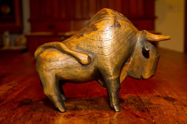 Wooden Bull Statue — Stock Photo, Image