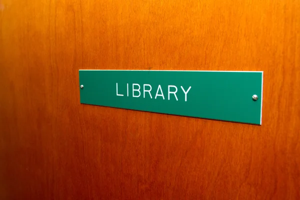 Sinal da porta da biblioteca — Fotografia de Stock