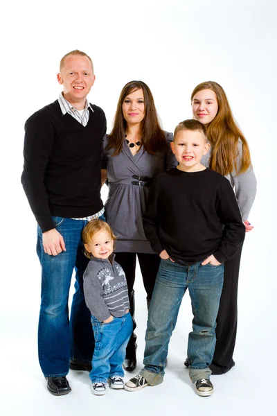 Familie van vijf geïsoleerd — Stockfoto