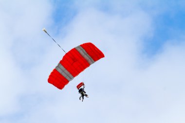 Skydiver paraşüt açık