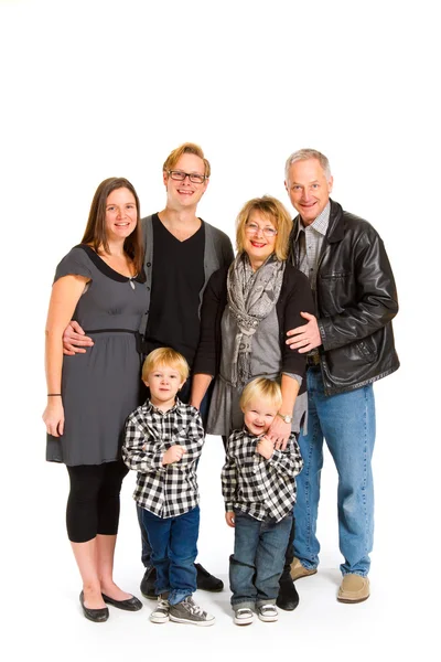 Familie van zes geïsoleerd — Stockfoto