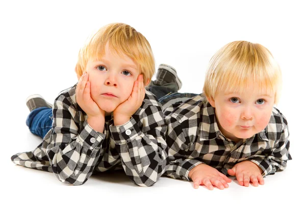 Broers samen geïsoleerd — Stockfoto