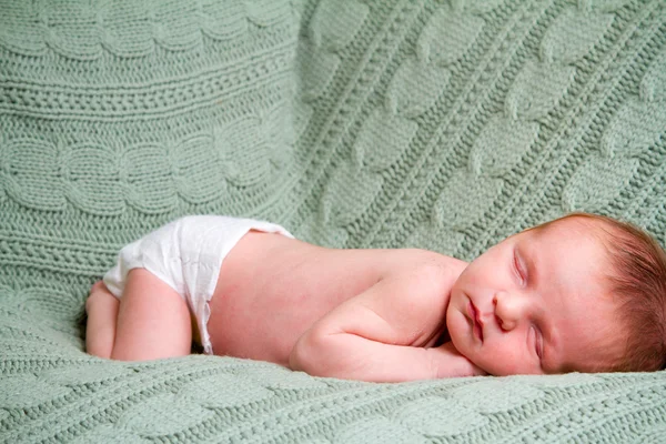 Niño recién nacido durmiendo —  Fotos de Stock