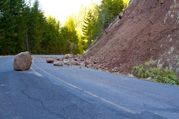 地すべりブロック道路 — ストック写真