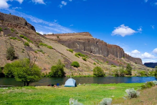 Camp de la rivière Rustique — Photo