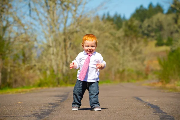 赤ちゃんの第一歩 — ストック写真