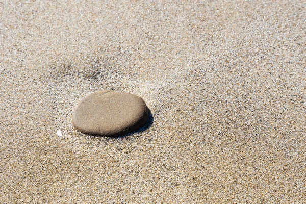 石头在沙滩上 — 图库照片