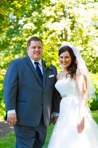 Bruid en bruidegom bruiloft dag — Stockfoto