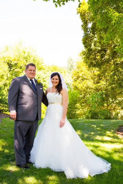 Novia y novio día de la boda — Foto de Stock