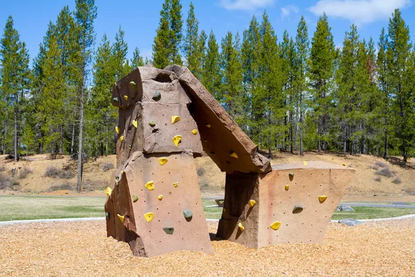 Rock Climbing Wall at Park — Stock Photo, Image