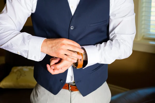 Groom Getting Ready — Stock Photo, Image