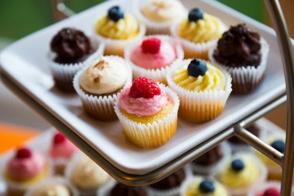 Cupcake nuziali alla reception — Foto Stock