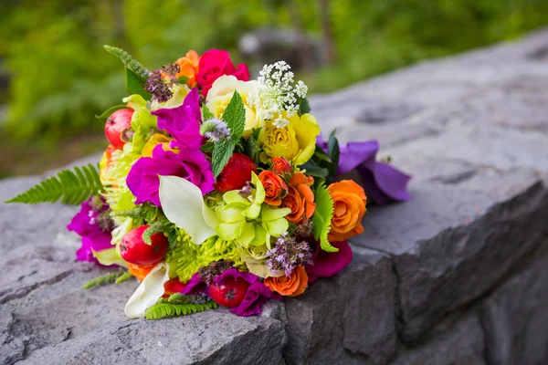 Bouquet nupcial flores mistas — Fotografia de Stock