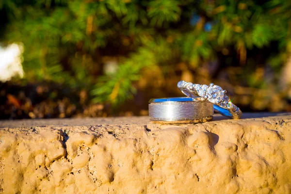 Wedding Rings Outdoor Concrete — Stock Photo, Image
