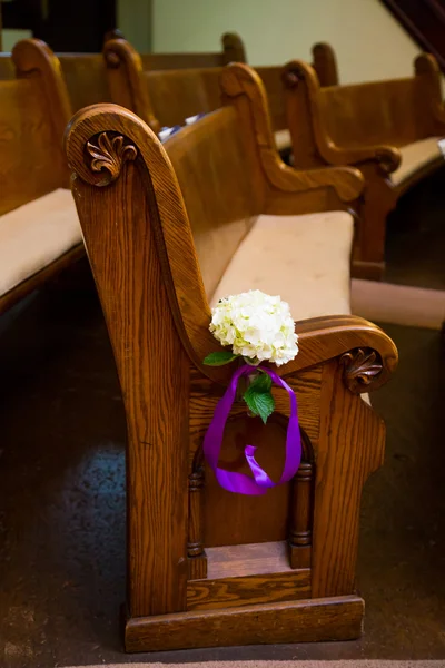 Igreja histórica madeira Pews — Fotografia de Stock