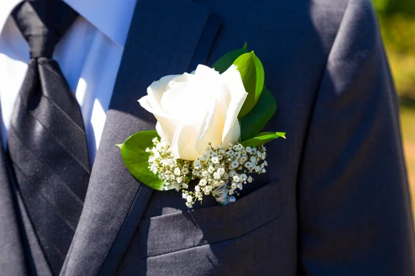 Knappe bruidegom bruiloft dag — Stockfoto