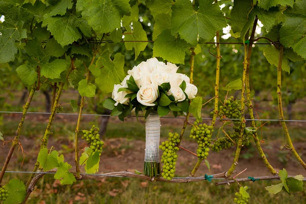 Bridal Bouquet in Vineyard — Stock Photo, Image