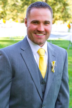 yakışıklı grrom düğün günü