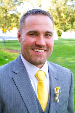 yakışıklı grrom düğün günü