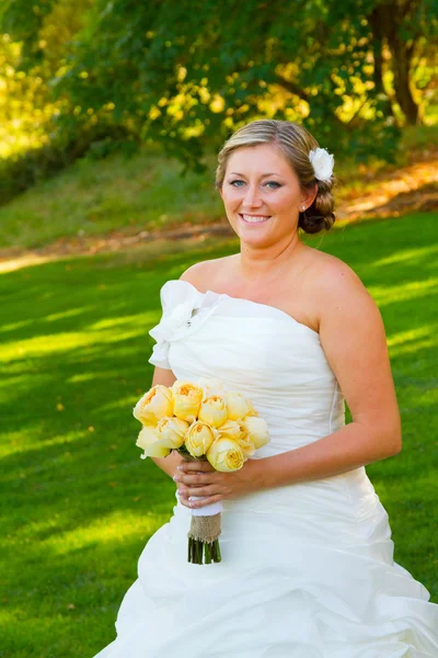 Schöne Braut Hochzeitstag — Stockfoto