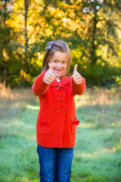 Mädchen im roten Pullover Porträt — Stockfoto