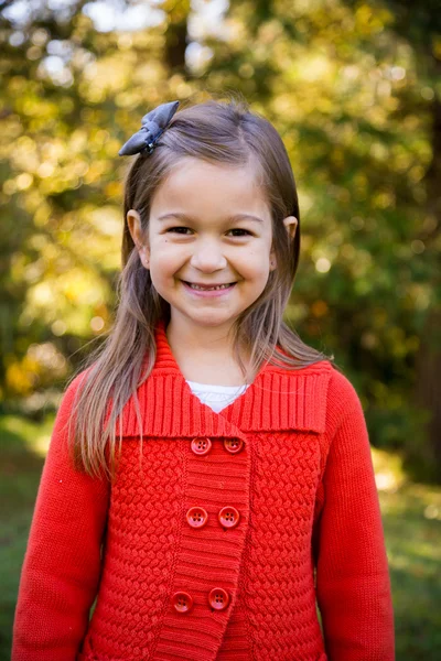 女孩在红色毛衣的肖像 — 图库照片