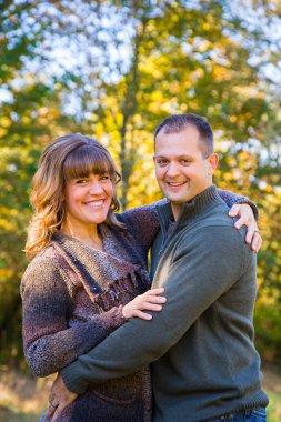 Mutlu çift dışarıda