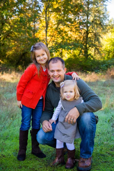 İki kızı olan baba.