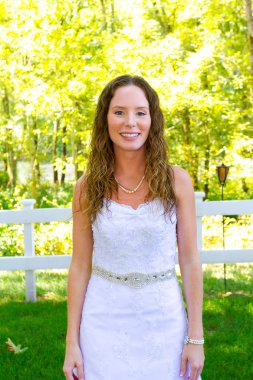 Gelinlik içinde güzel gelin