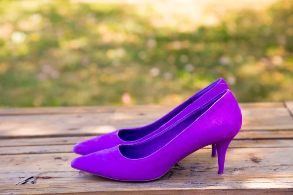 Sapatos de casamento roxo — Fotografia de Stock