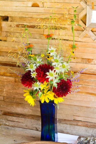 Decoraciones de la boda flores silvestres orgánicas — Foto de Stock