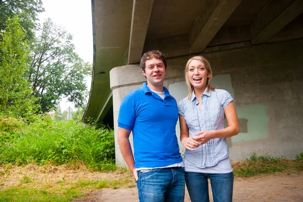 Couple engagé heureux ensemble — Photo