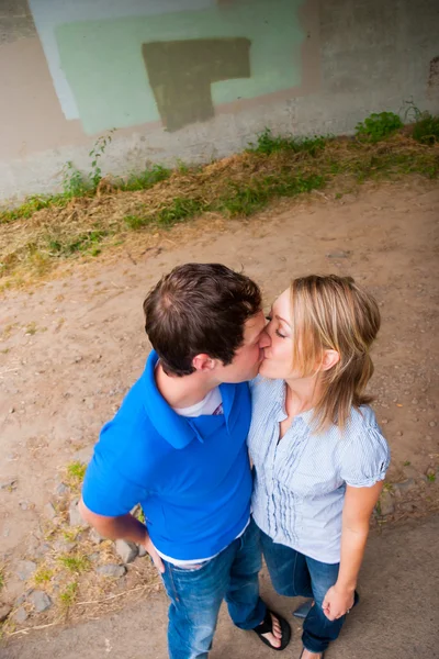 Casal noivo feliz juntos — Fotografia de Stock