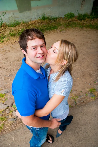 Pareja comprometida feliz juntos —  Fotos de Stock